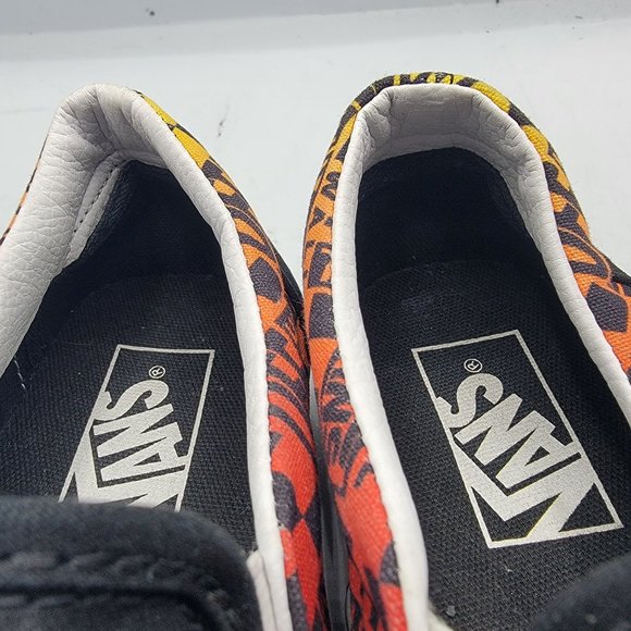 VANS Slip-On Classic Womens 7.5 Black Red Logo Flame Fire Canvas Shoes - Picture 11 of 13